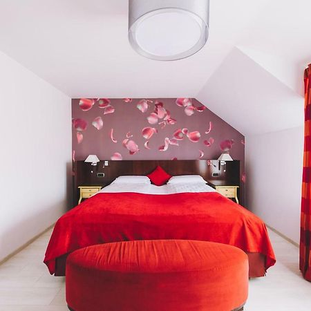 Derby Apart Hotel อัลบายูเลีย ภายนอก รูปภาพ