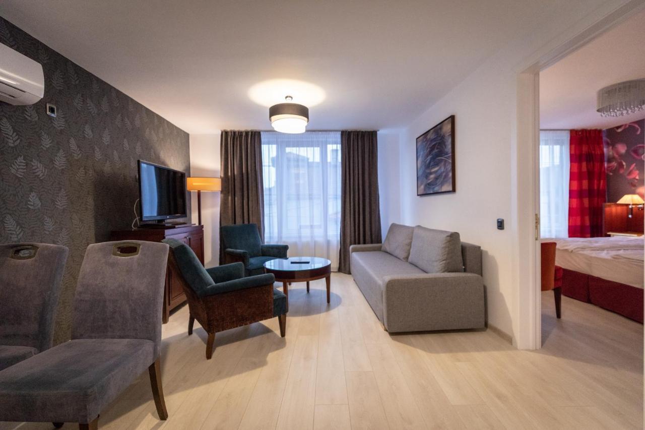 Derby Apart Hotel อัลบายูเลีย ภายนอก รูปภาพ