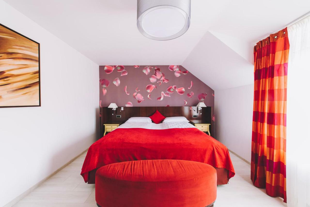 Derby Apart Hotel อัลบายูเลีย ภายนอก รูปภาพ