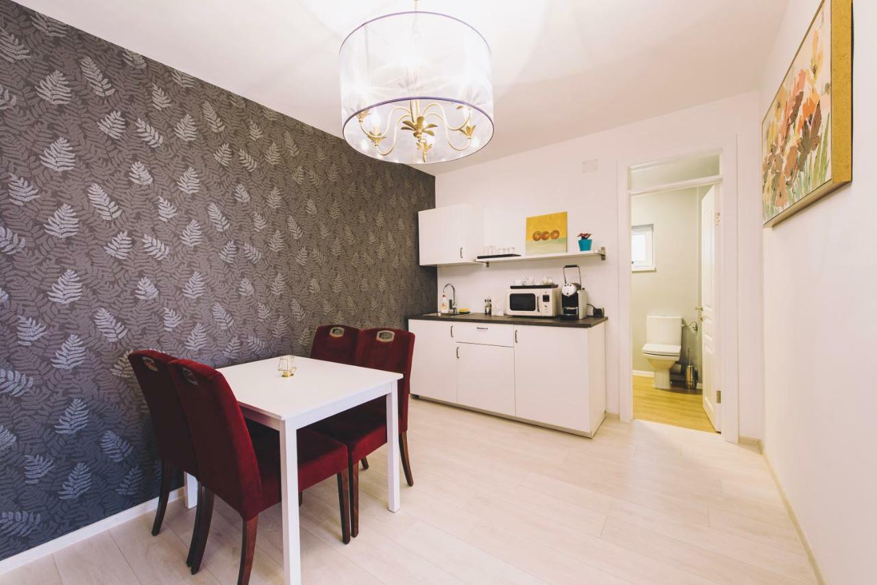 Derby Apart Hotel อัลบายูเลีย ภายนอก รูปภาพ