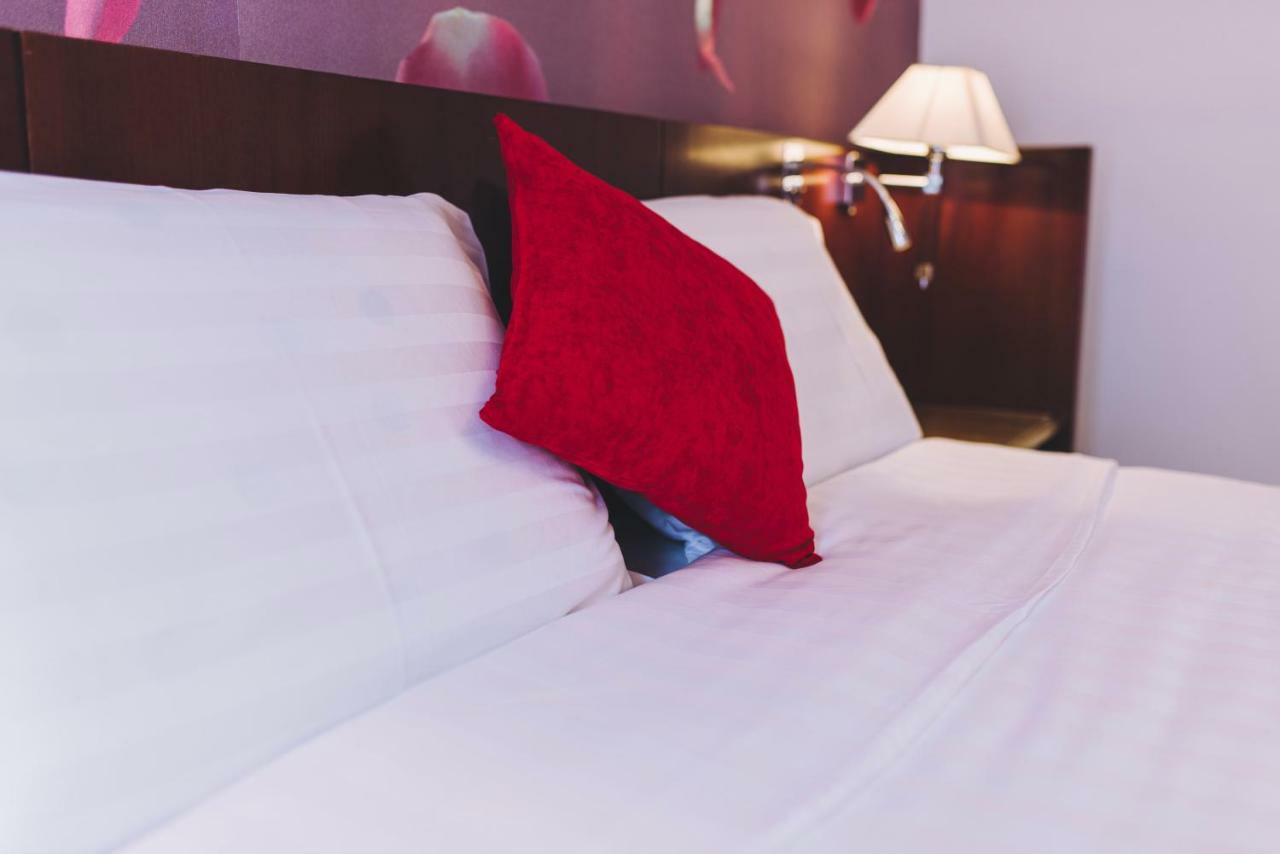 Derby Apart Hotel อัลบายูเลีย ภายนอก รูปภาพ