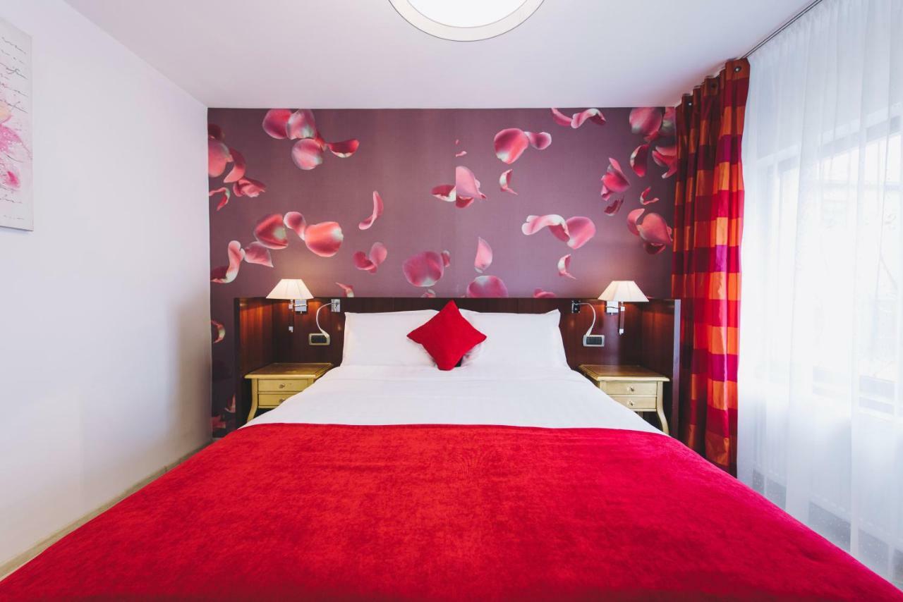 Derby Apart Hotel อัลบายูเลีย ภายนอก รูปภาพ