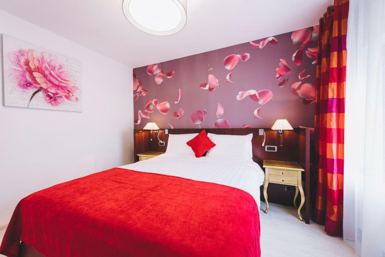 Derby Apart Hotel อัลบายูเลีย ภายนอก รูปภาพ
