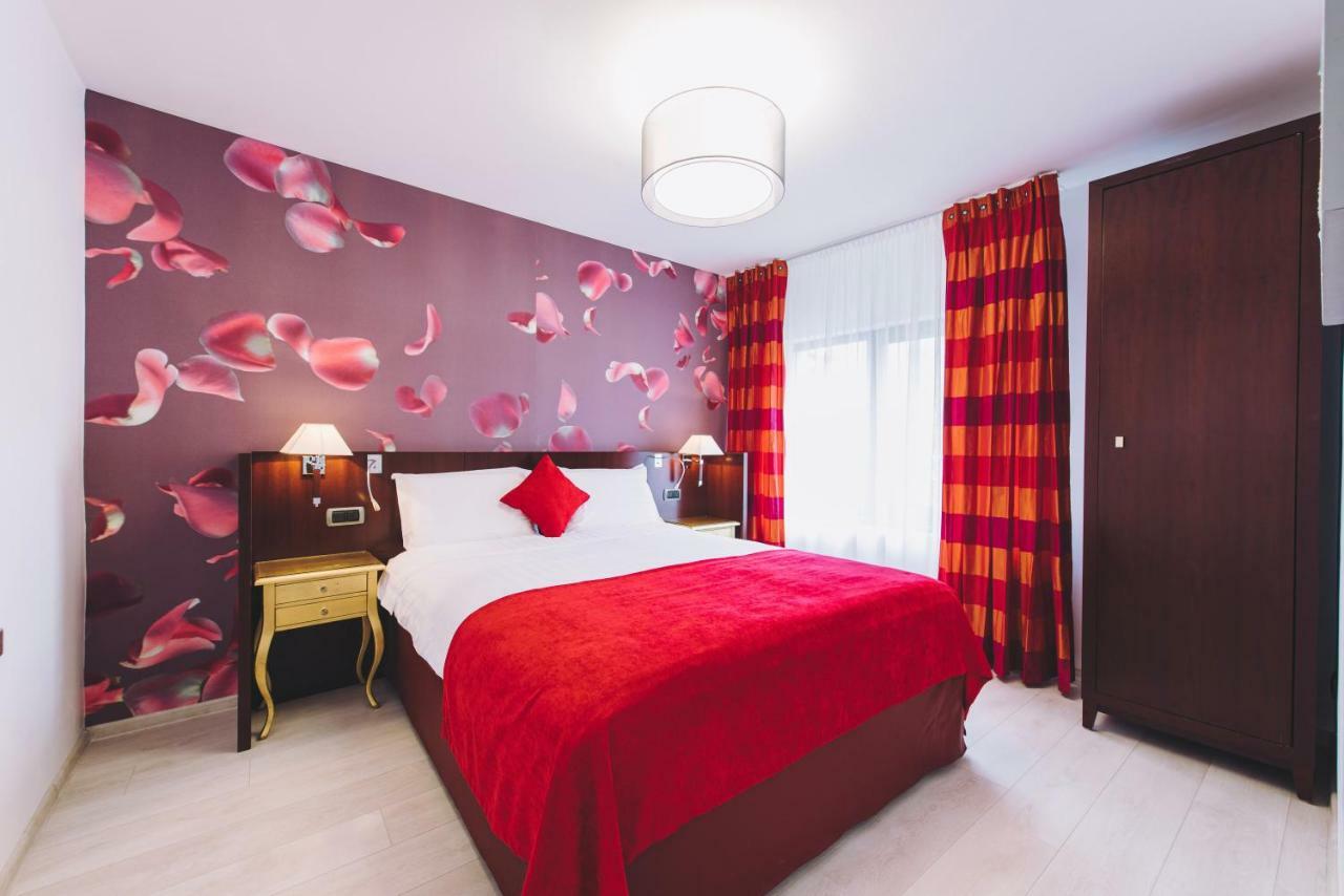 Derby Apart Hotel อัลบายูเลีย ภายนอก รูปภาพ